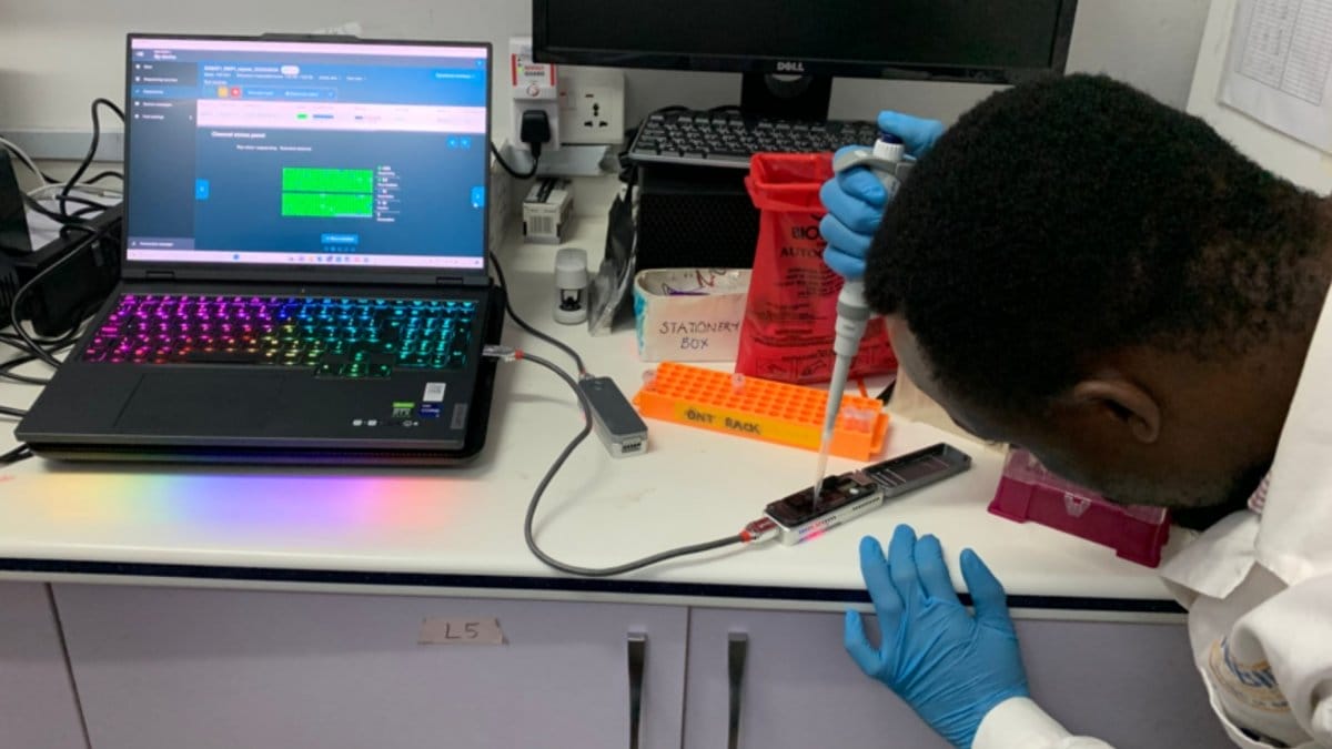 Edem Adika (co-lead author for the study), loading a MinION flow cell in the West African Centre for Cell Biology of Infectious Pathogens (WACCBIP), University of Ghana, Accra, Ghana.