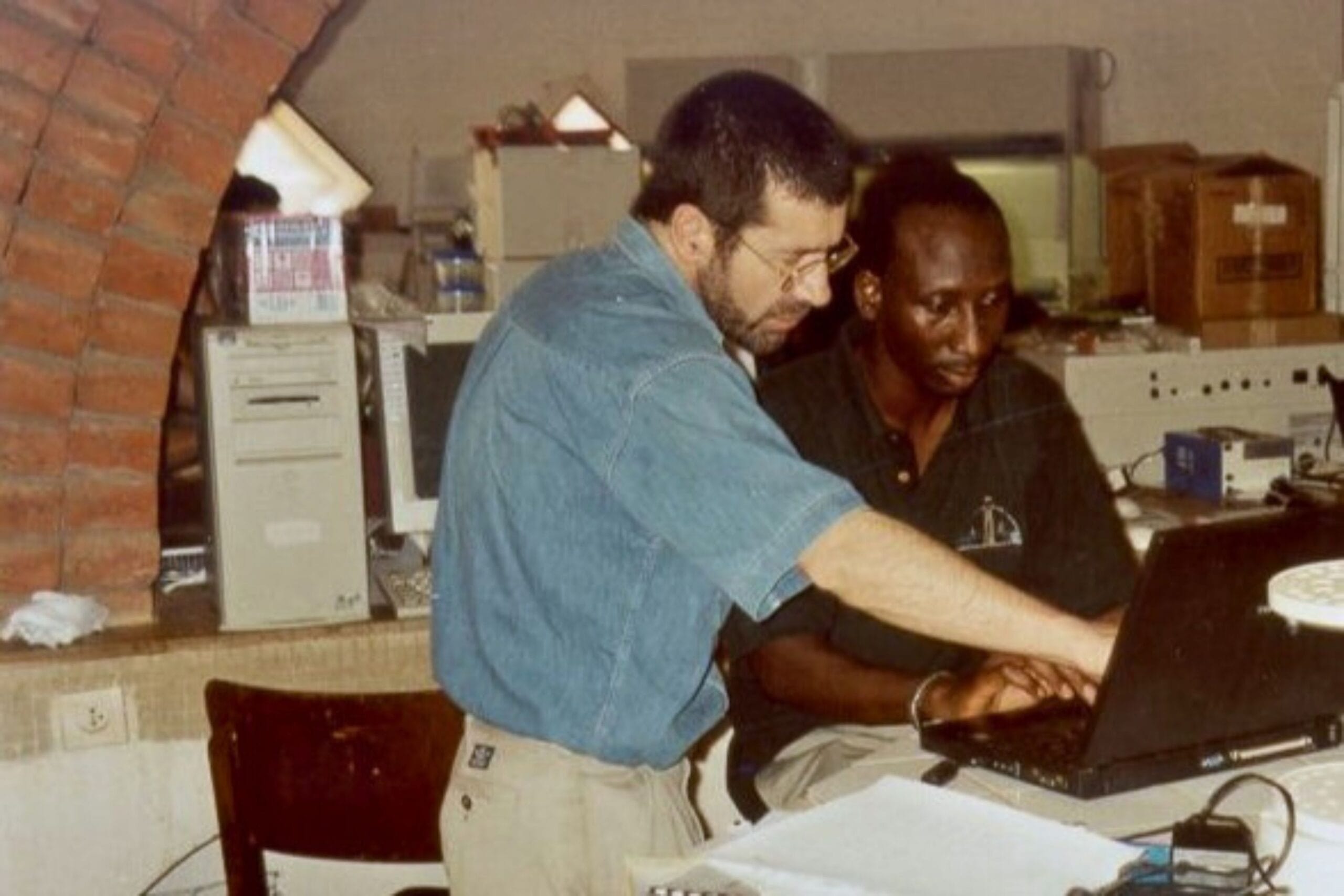 Professors Dominic Kwiatkowski and Abdoulaye Djimdé in 1999/2000